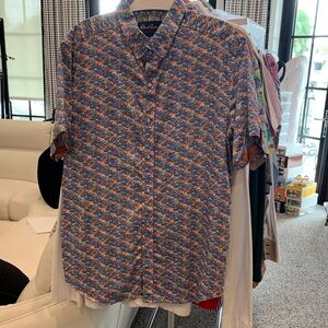 Robert Graham Blue Multi-Color Printed Short-Sleeve Button-Down. 2 XL